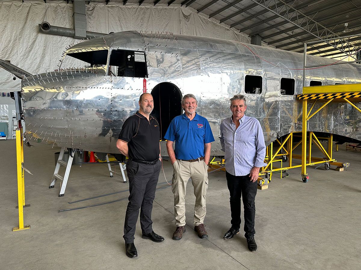 Watters, Gallagher, Uiver team in front of world’s oldest Douglas DC-2 aircraft